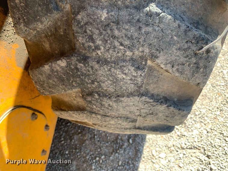 image for item DP8682 1999 JCB 165  skid steer loader