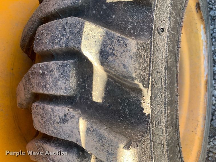 image for item DP8682 1999 JCB 165  skid steer loader