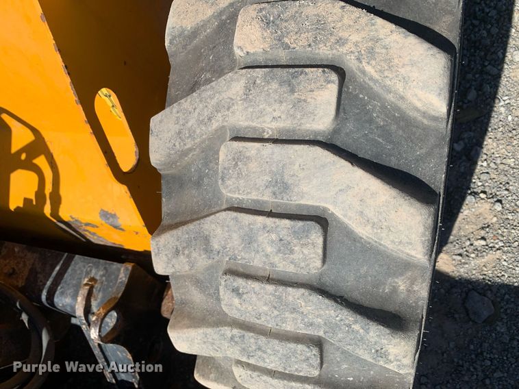 image for item DP8682 1999 JCB 165  skid steer loader