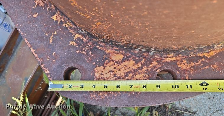 image for item DQ0238 (4) John Deere 410 backhoe buckets