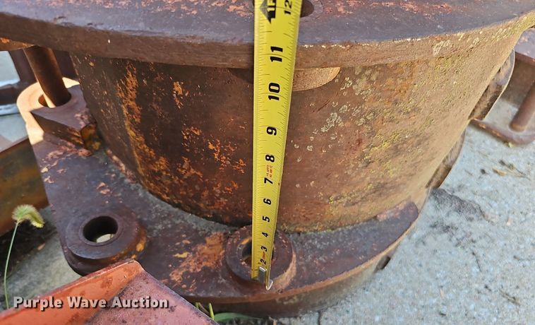 image for item DQ0238 (4) John Deere 410 backhoe buckets