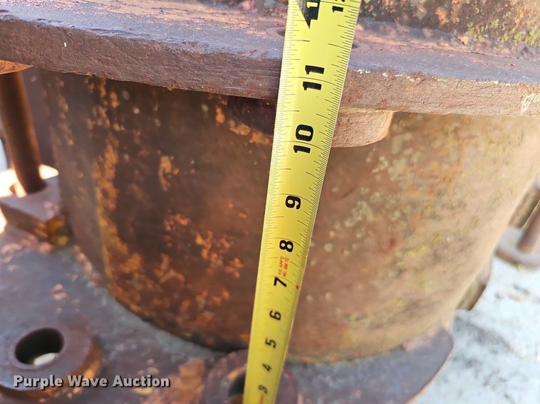 image for item DQ0238 (4) John Deere 410 backhoe buckets