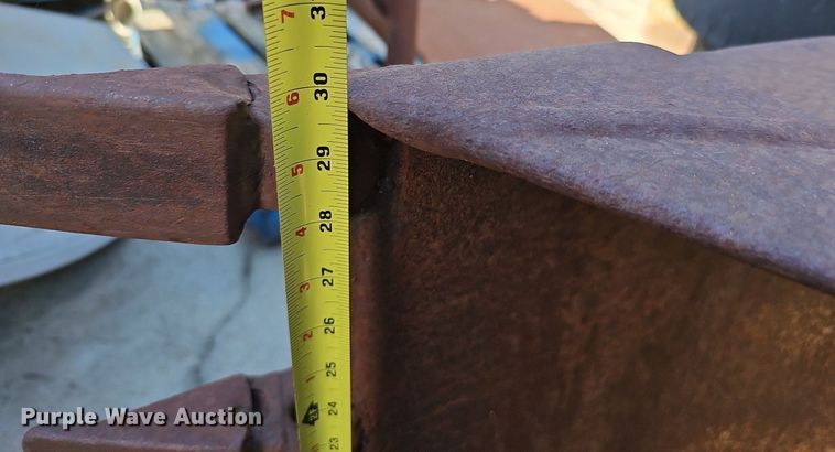 image for item DQ0238 (4) John Deere 410 backhoe buckets