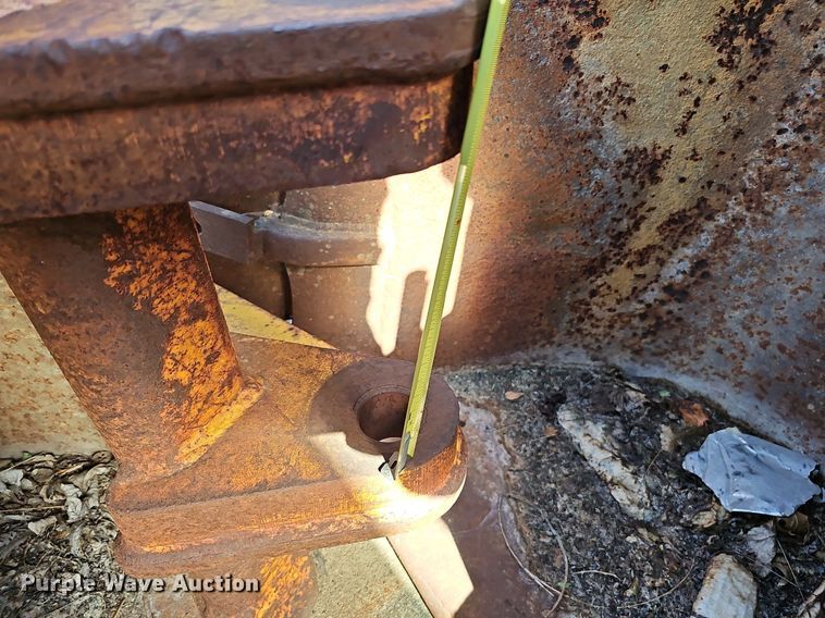 image for item DQ0238 (4) John Deere 410 backhoe buckets