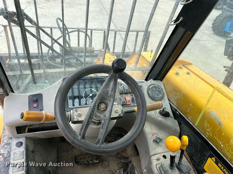 image for item DQ0968 1998 JCB 520  telehandler