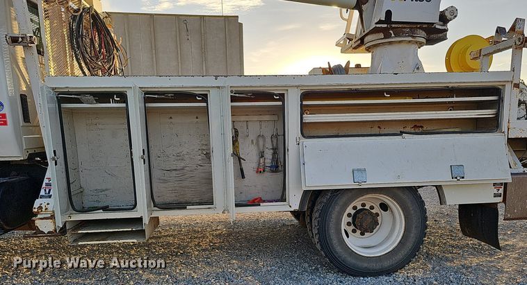 image for item DQ1203 2005 International 7300  digger derrick truck