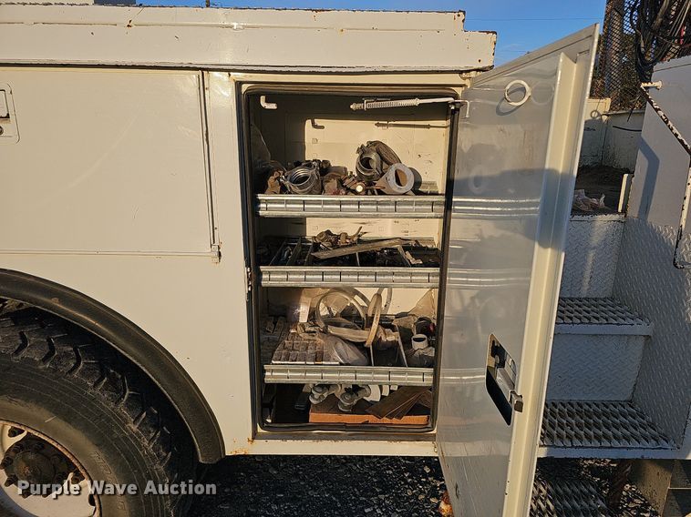 image for item DQ1203 2005 International 7300  digger derrick truck