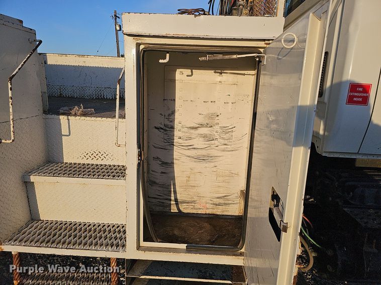 image for item DQ1203 2005 International 7300  digger derrick truck