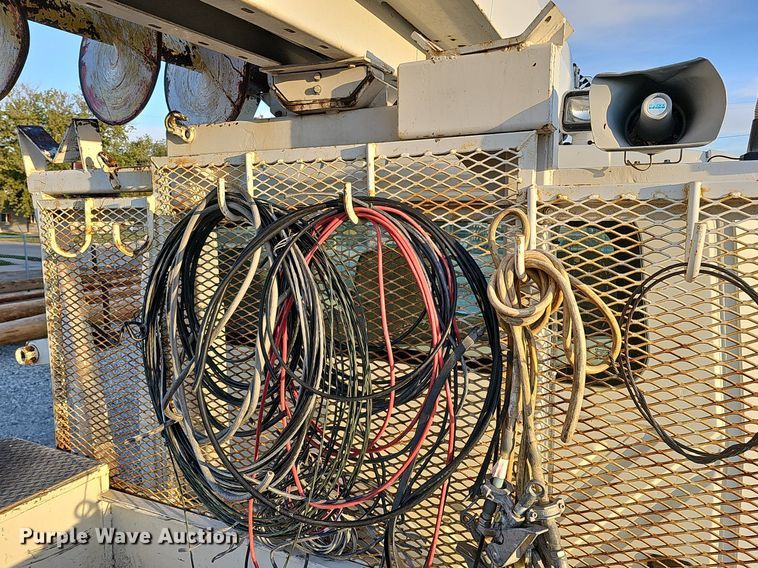 image for item DQ1203 2005 International 7300  digger derrick truck