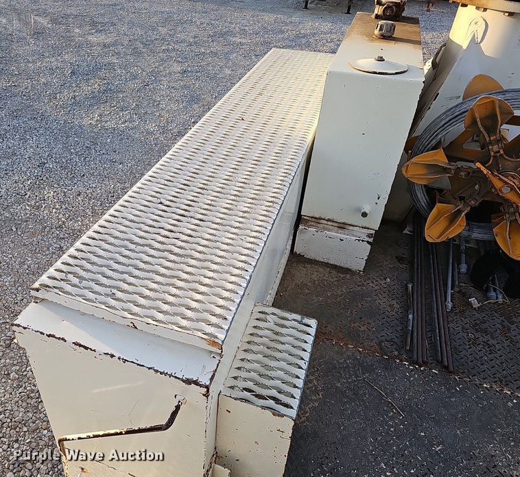 image for item DQ1203 2005 International 7300  digger derrick truck