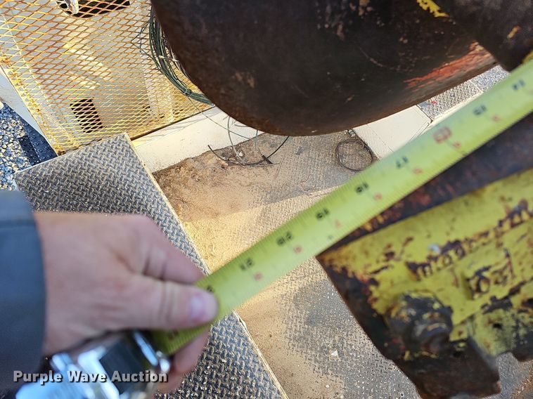 image for item DQ1203 2005 International 7300  digger derrick truck