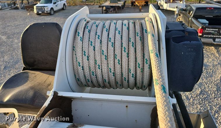 image for item DQ1203 2005 International 7300  digger derrick truck