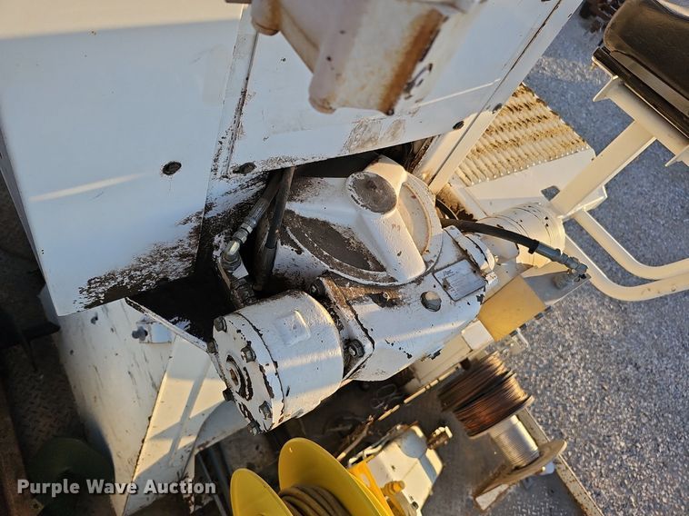 image for item DQ1203 2005 International 7300  digger derrick truck