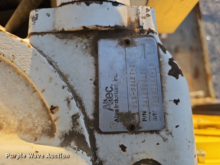 image for item DQ1203 2005 International 7300  digger derrick truck