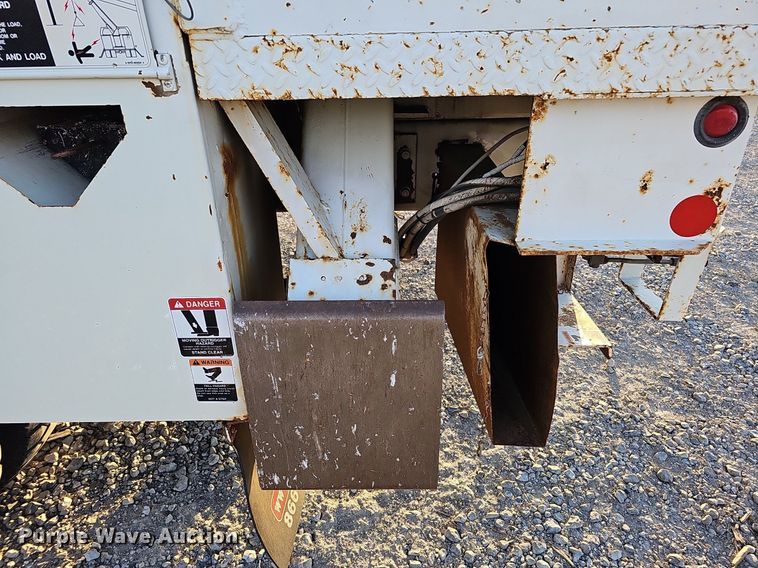 image for item DQ1203 2005 International 7300  digger derrick truck