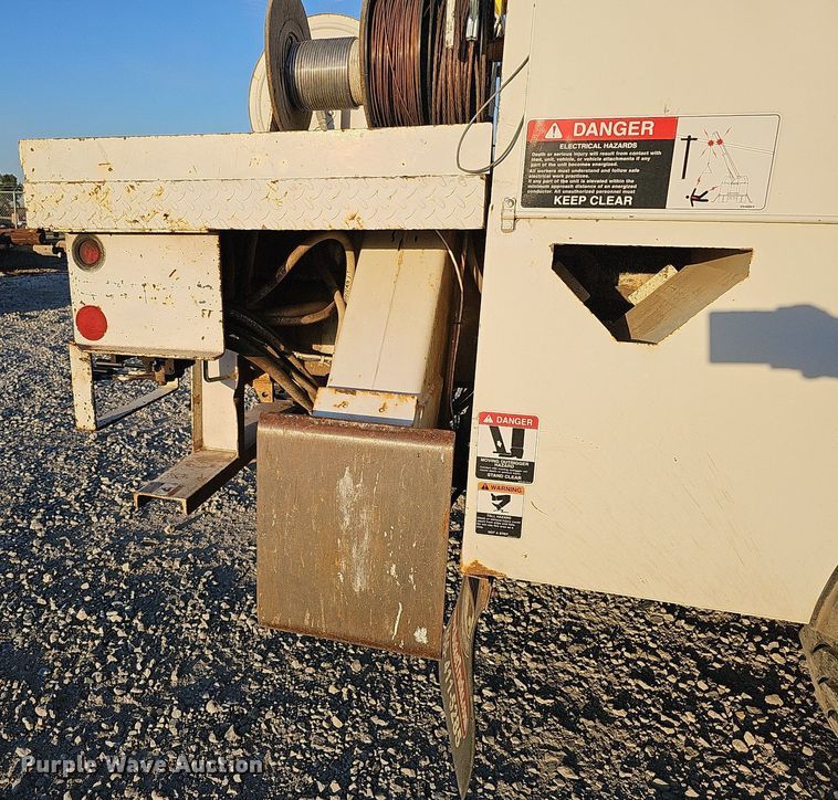 image for item DQ1203 2005 International 7300  digger derrick truck