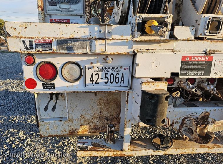 image for item DQ1203 2005 International 7300  digger derrick truck