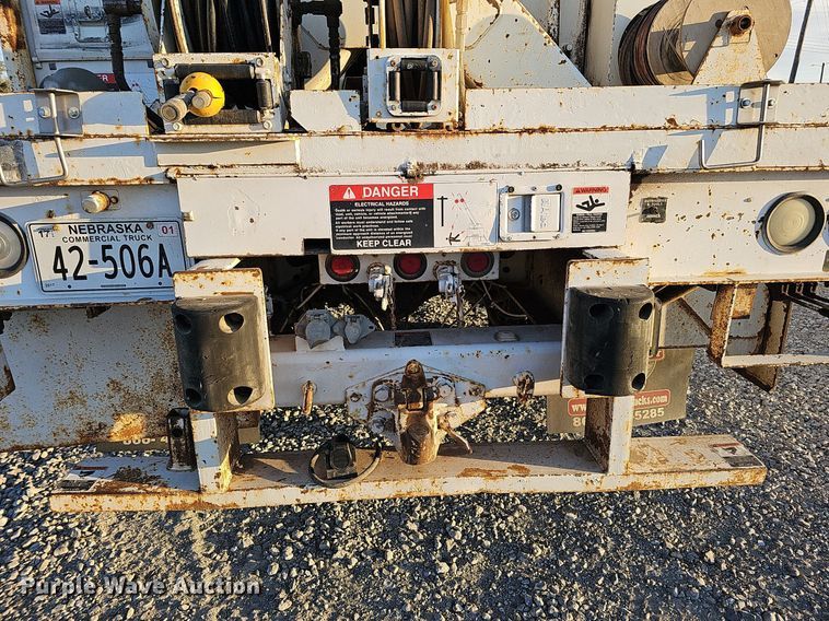 image for item DQ1203 2005 International 7300  digger derrick truck