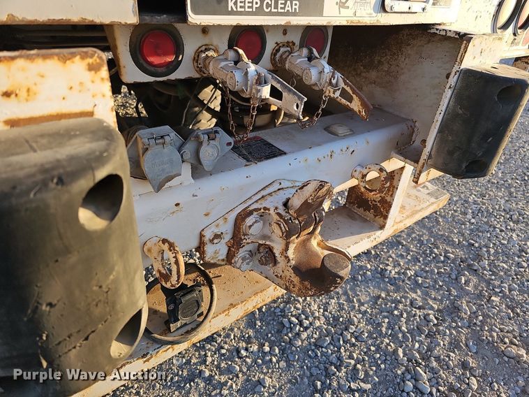 image for item DQ1203 2005 International 7300  digger derrick truck