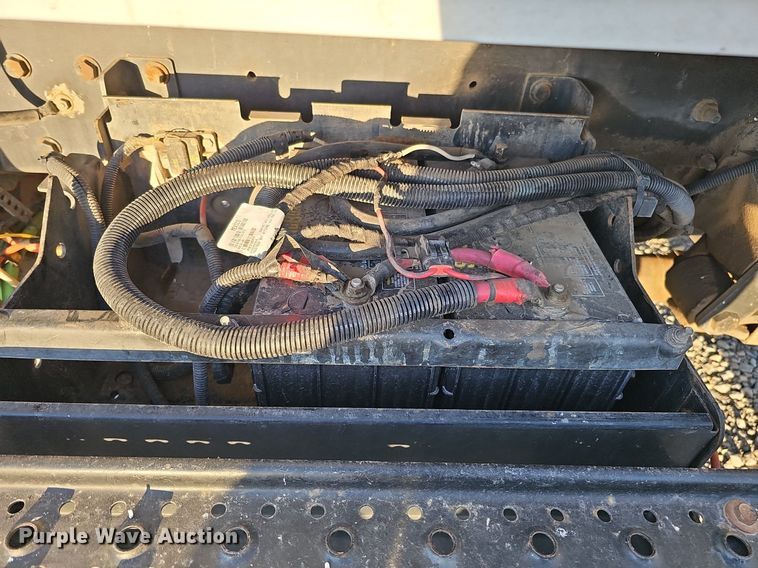 image for item DQ1203 2005 International 7300  digger derrick truck