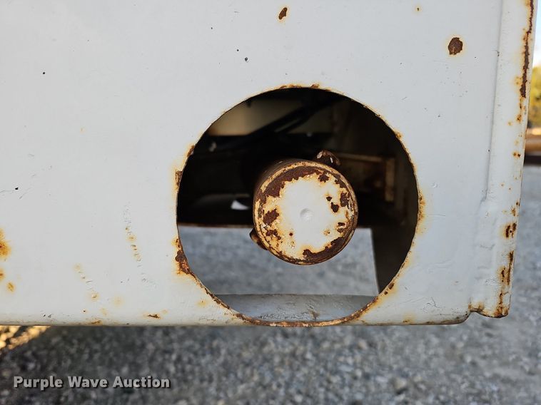 image for item DQ1203 2005 International 7300  digger derrick truck