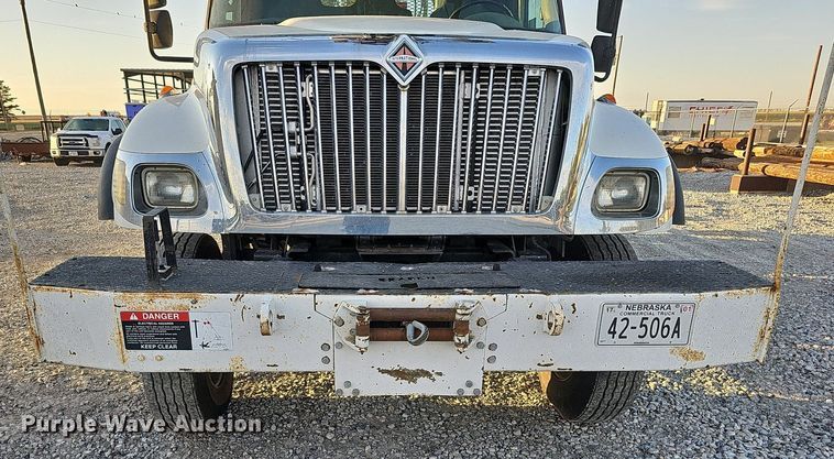 image for item DQ1203 2005 International 7300  digger derrick truck