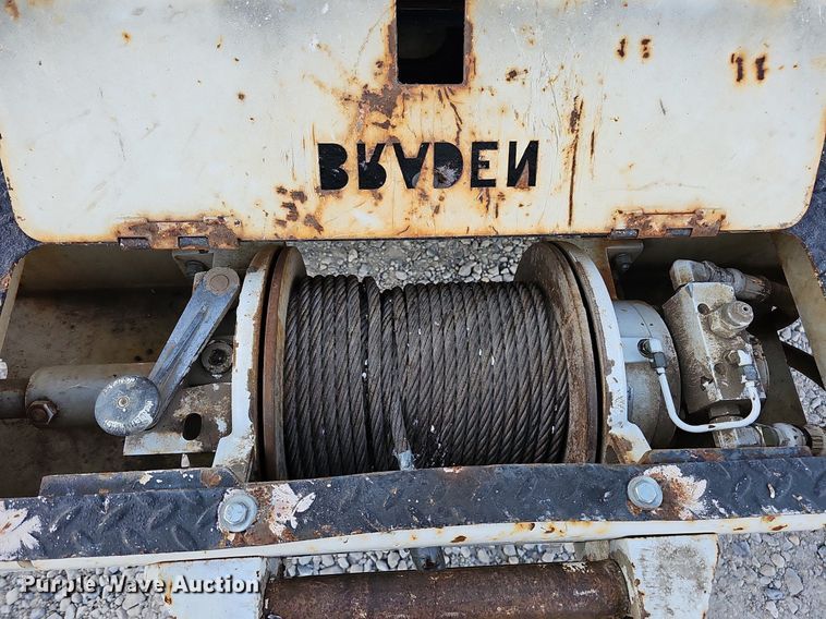 image for item DQ1203 2005 International 7300  digger derrick truck