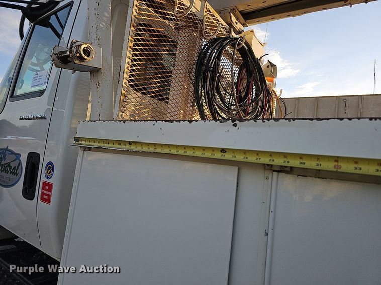 image for item DQ1203 2005 International 7300  digger derrick truck