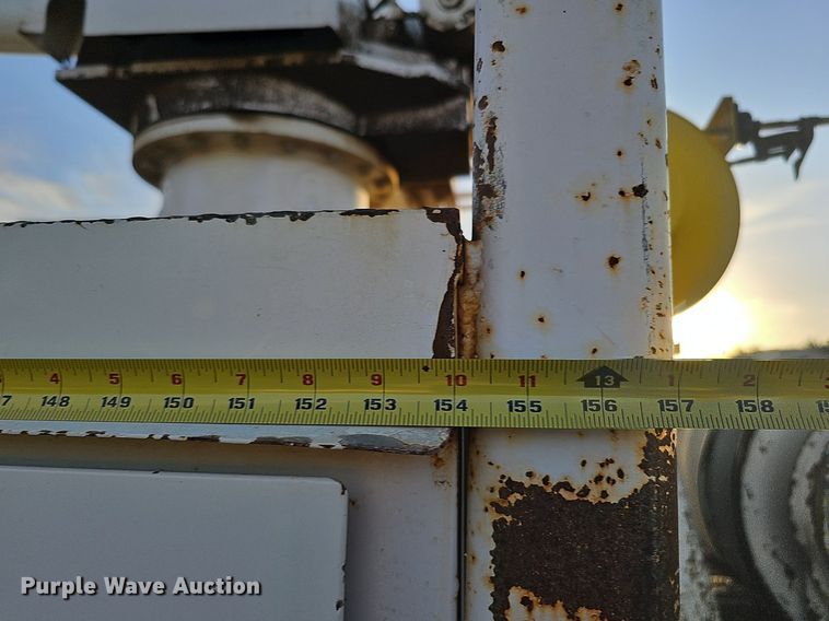 image for item DQ1203 2005 International 7300  digger derrick truck