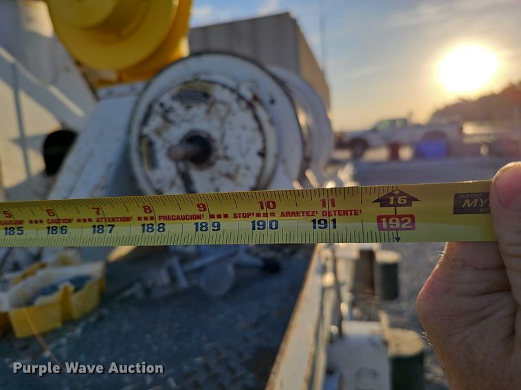 image for item DQ1203 2005 International 7300  digger derrick truck