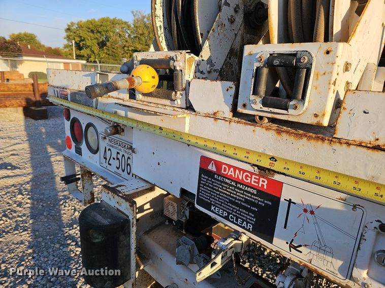 image for item DQ1203 2005 International 7300  digger derrick truck