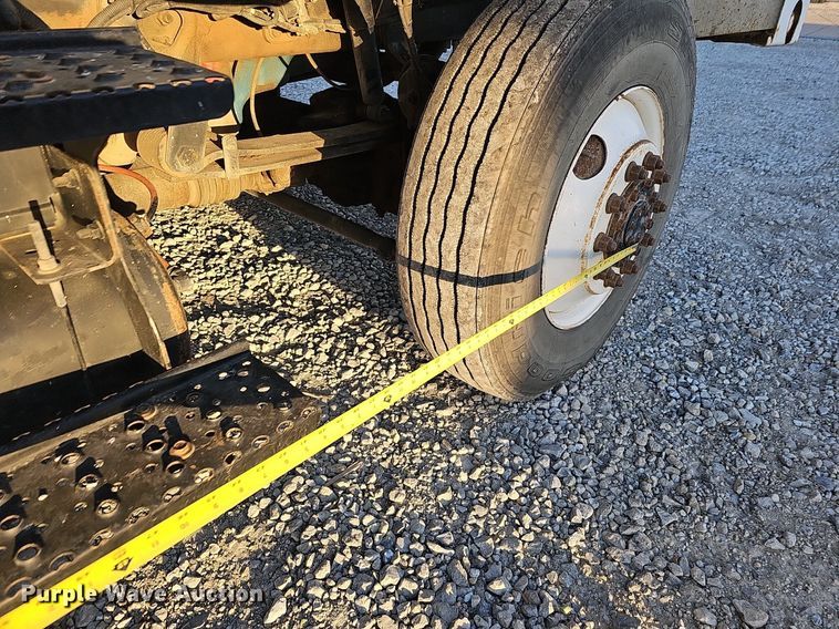 image for item DQ1203 2005 International 7300  digger derrick truck