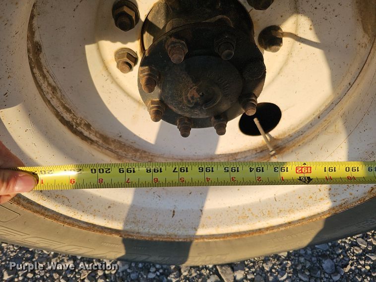 image for item DQ1203 2005 International 7300  digger derrick truck