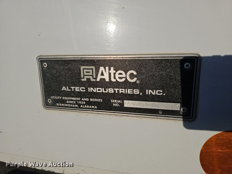 image for item DQ1203 2005 International 7300  digger derrick truck