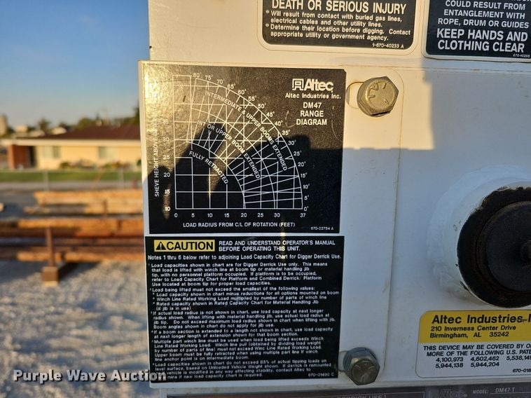 image for item DQ1203 2005 International 7300  digger derrick truck