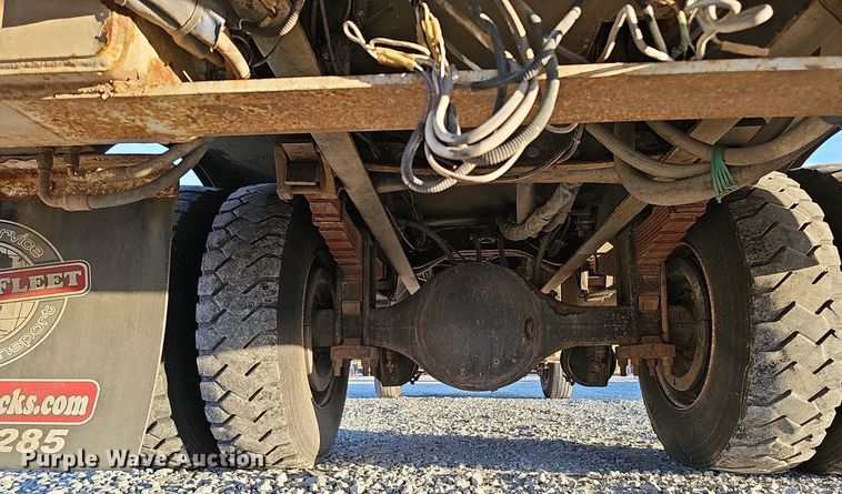 image for item DQ1203 2005 International 7300  digger derrick truck