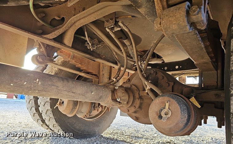 image for item DQ1203 2005 International 7300  digger derrick truck