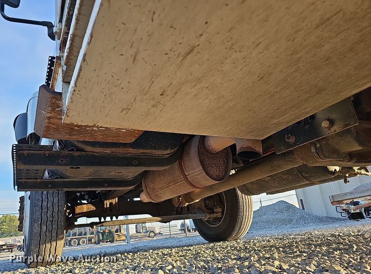 image for item DQ1203 2005 International 7300  digger derrick truck