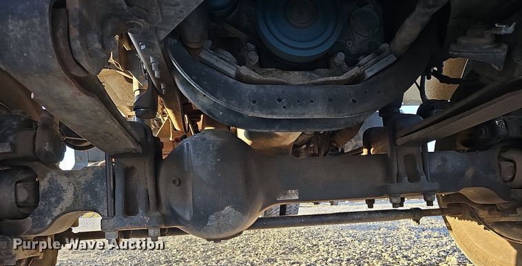 image for item DQ1203 2005 International 7300  digger derrick truck