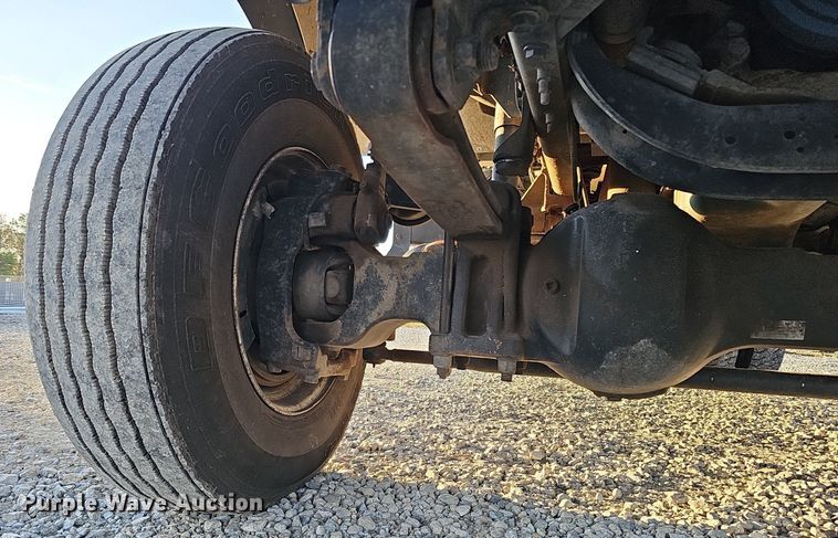 image for item DQ1203 2005 International 7300  digger derrick truck