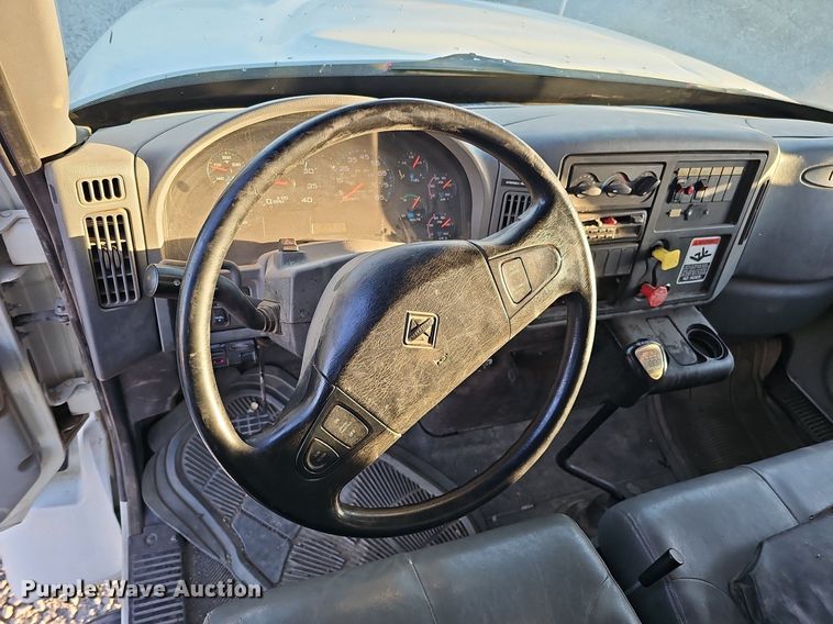 image for item DQ1203 2005 International 7300  digger derrick truck