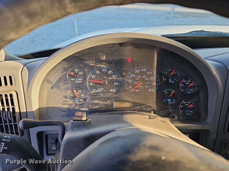 image for item DQ1203 2005 International 7300  digger derrick truck