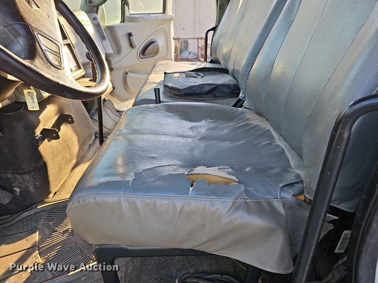 image for item DQ1203 2005 International 7300  digger derrick truck