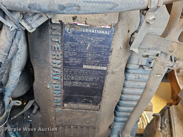 image for item DQ1203 2005 International 7300  digger derrick truck