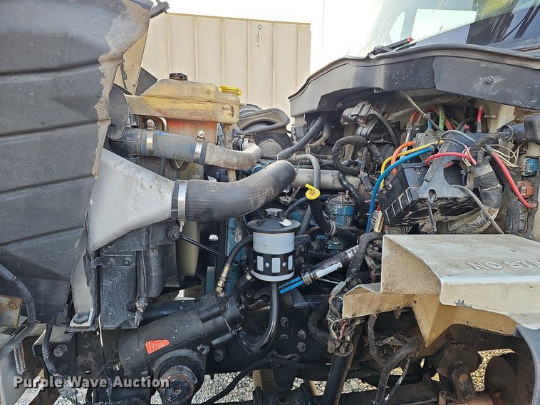 image for item DQ1203 2005 International 7300  digger derrick truck