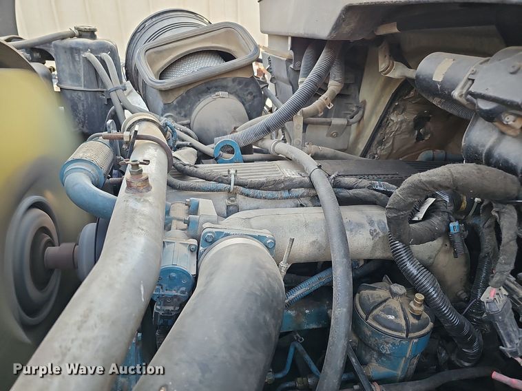 image for item DQ1203 2005 International 7300  digger derrick truck