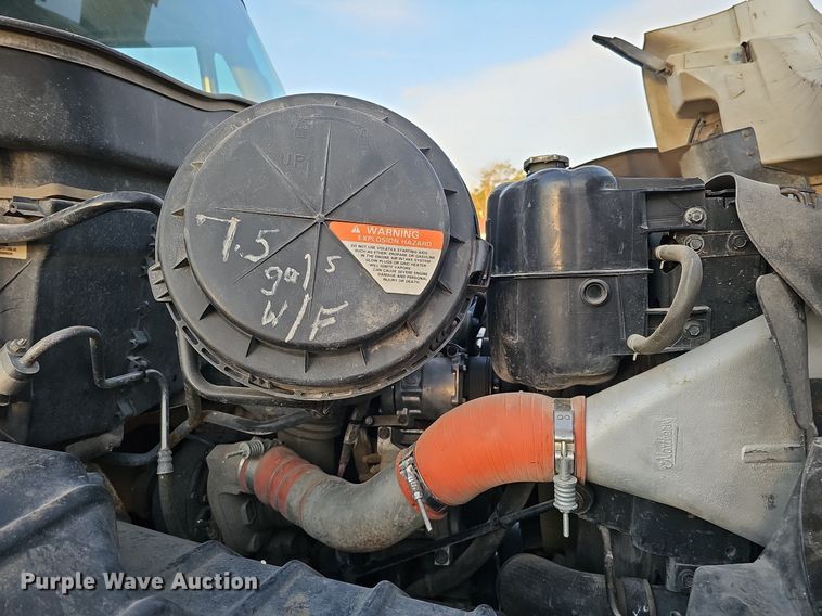 image for item DQ1203 2005 International 7300  digger derrick truck