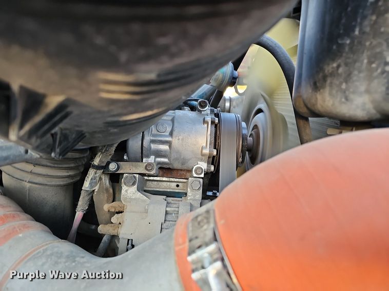 image for item DQ1203 2005 International 7300  digger derrick truck