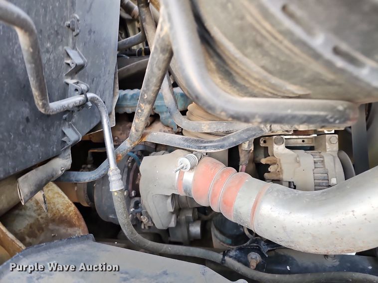 image for item DQ1203 2005 International 7300  digger derrick truck