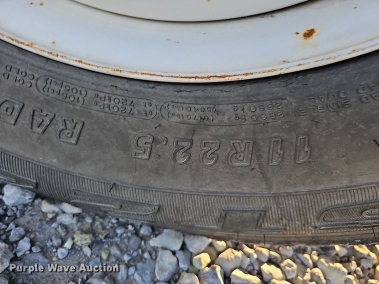 image for item DQ1203 2005 International 7300  digger derrick truck